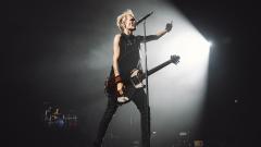 Sum 41, Deryck Whibley ha ritrovato la sua chitarra rubata 20 anni fa: "Ci suonerò gli ultimi concerti del tour"
