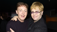 Paul McCartney ed Elton John contro la regolamentazione dell'Intelligenza Artificiale nella musica