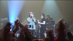 Eddie Vedder si è esibito a sorpresa con Jack White durante un concerto a Tokyo, Guarda il video
