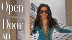Lenny Kravitz apre le porte della sua casa di Parigi (e nel seminterrato c'è anche un nightclub privato!). Guarda il video