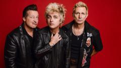 Green Day, è uscita la versione "De Luxe" dell'album Saviors. Guarda il nuovo video di One Eyed Bastard