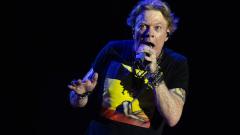 I Guns N' Roses hanno suonato per la prima volta "Human Being" dal vivo. Guarda il video e la scaletta del nuovo tour