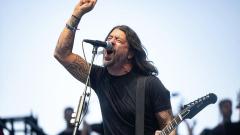 Foo Fighters: permesso speciale per imprecare, fumare e bere sul palco durante il prossimo concerto in Indonesia