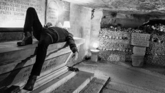 Queens Of The Stone Age, "Alive in the Catacombs": annunciata l'uscita in digitale e vinile. Tutte le info