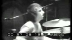The Who, quella volta che Keith Moon collassò sul palco dopo aver assunto sonnifero per cavalli offerto dai fan. Guarda il video