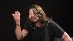 Dave Grohl ricorda quella volta in cui venne arrestato per aver guidato un motorino da ubriaco: "Ah che bei ricordi!"