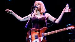 Courtney Love: la leader delle Hole lancia una collezione di abbigliamento. Ecco le foto