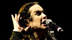 Ozzy Osbourne sta meglio, ora respira in autonomia. Le parole della moglie Sharon in TV