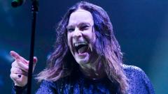 Ozzy Osbourne: un gruppo di bambini gli dedica "Crazy Train" a teatro! Guarda il video con la reazione del Principe delle Tenebre