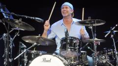 Red Hot Chili Peppers: Chad Smith forma un supergruppo per Will Ferrell con Chris Martin, Duff McKagan e Mike McCready!
