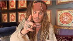 Johnny Depp è tornato nei panni di Jack Sparrow per aiutare un bambino malato terminale. Guarda il video