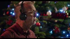 Eric Clapton: pubblicata la versione di "White Christmas" in pieno stile Slowhand. Ascoltala qui e guarda il video