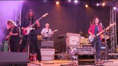 Dave Grohl a sorpresa sul palco coi Breeders suona una cover di Gigantic dei Pixies. Guarda il video