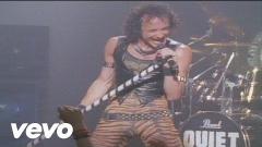 Quiet Riot - Cum On Feel The Noize