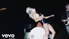 Amyl and the Sniffers - Some Mutts (Can't Be Muzzled)