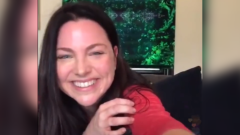 Coronavirus, il concerto casalingo di Amy Lee degli Evanescence per i fan in quarantena. Guardalo qui