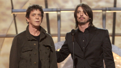 Foo Fighters, Dave Grohl pubblica la cover di Rock & Roll dei Velvet Underground di Lou Reed. Ascoltala qui