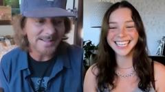 Pearl Jam, Lily Cornell ha intervistato Eddie Vedder per parlare di salute mentale: “L’empatia è importante per superare il dolore”. Guarda il video