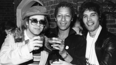 Elton John e i suoi ricordi dell'amicizia con Freddie Mercury: “Mi fece un regalo poco prima di morire, piansi come un bambino”