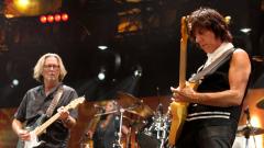 Eric Clapton ha pubblicato l'ultima canzone registrata in studio con Jeff Beck. Ascolta qui Moon River