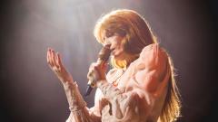 Florence + The Machine, pubblicata la sua versione di "Just A Girl" dei No Doubt. Ascoltala qui
