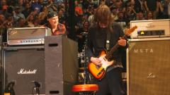 I Pearl Jam sul palco del Madison Square Garden di New York: guarda le foto con Chad Smith per la cover di Rockin’ In The Free World