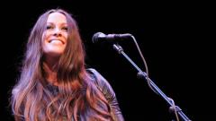 Alanis Morissette, il giorno in cui accettò di recitare in uno dei film cult più grandi degli anni '90