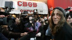 15 ottobre 2006: a New York con un concerto di Patti Smith chiude per sempre il leggendario CBGB. Guarda le foto di quella sera