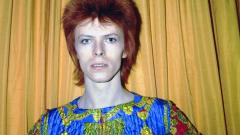 David Bowie, svelata a Londra una nuova opera dedicata al 50° anniversario di Ziggy Stardust. Guarda la foto