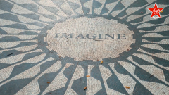 John Lennon, l'omaggio di Virgin Radio al Dakota Building di New York. Con Paola Maugeri