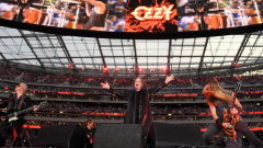 Ozzy Osbourne si è esibito durante halftime della prima partita di NFL. Alla chitarra Zakk Wylde. Guarda i video