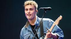Sam Fender ha pubblicato la versione acustica di Seventeen Going Under. Ascoltala QUI