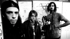 Nirvana, Dave Grohl rivela i problemi di Cobain con la droga: “Dopo il tour del ’92 Kurt stava davvero molto male. Finì in riabilitazione”
