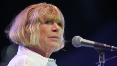 Coronavirus, Marianne Faithfull ricoverata in ospedale a Londra