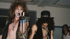Guns N’ Roses, Slash ha ricordato la prima volta che ascoltò Axl Rose cantare: “Aveva una voce blues e melodica”