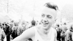 Joe Strummer, la storia di quando corse la maratona di Londra 1983. Guarda le foto