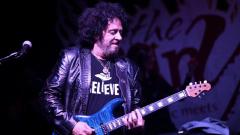 Regolamento: TOTO – WITH A LITTLE HELP FROM MY FRIENDS