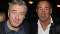 La storia di quando Bruce Springsteen ha ispirato Robert De Niro per la sua battuta più famosa in Taxi Driver: 'You Talkin' To Me?'