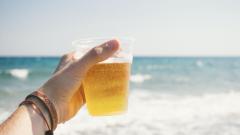 La birra è perfetta anche per abbronzarsi: vero o falso? Ecco qualche consiglio utile