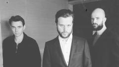 Regolamento: White Lies - As I Try Not To Fall Apart