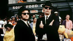 The Blues Brothers, venduta all'asta la storica fotografia scattata da Annie Leibovitz. Scopri la storia