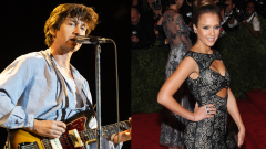 Arctic Monkeys, Alex Turner e quello strano sogno con protagonista Jessica Alba: "Il mio incubo preferito"