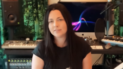 Evanescence, Amy Lee pubblica la cover di "Cruel Summer" registrata nel suo salotto di casa. Guardala qui