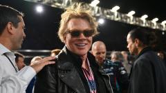 Guns N' Roses, Axl Rose sulla pit lane durante il GP di Las Vegas: "sono fan e amico di Kimi Räikkönen"