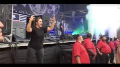 Lamb Of God: il concerto metal è nella lingua dei segni! Guarda il video con la interprete sul palco