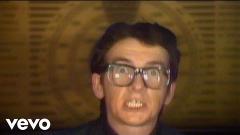 Elvis Costello - Radio, Radio 