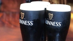 Birra: l'Irlanda coltiverà alberi di Natale con la Guinness avanzata dal lockdown