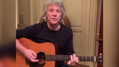 Coronavirus: Jon Bon Jovi canta "Livin' On A Prayer" in streaming con i fan di Chicago chiusi in quarantena