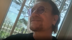 Coronavirus, il tributo di Bono degli U2 ai nostri eroi medici e infermieri: "questa canzone per gli italiani"