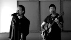 Gli U2 hanno pubblicato una versione acustica di Sunday Bloody Sunday per ricordare i 50 anni dal massacro di Derry. Guarda il video